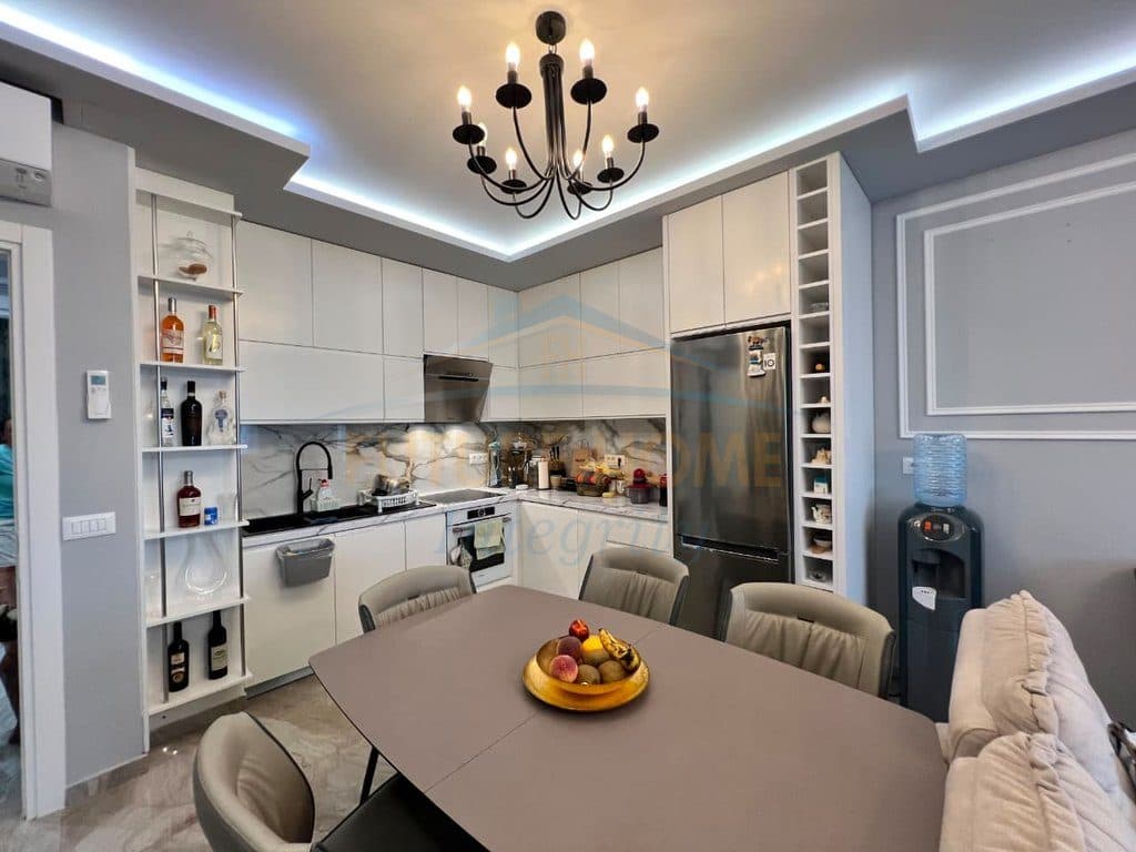 Shitet, Apartament 2+1+Post Parkimi, Rezidenca Erli, Tiranë.