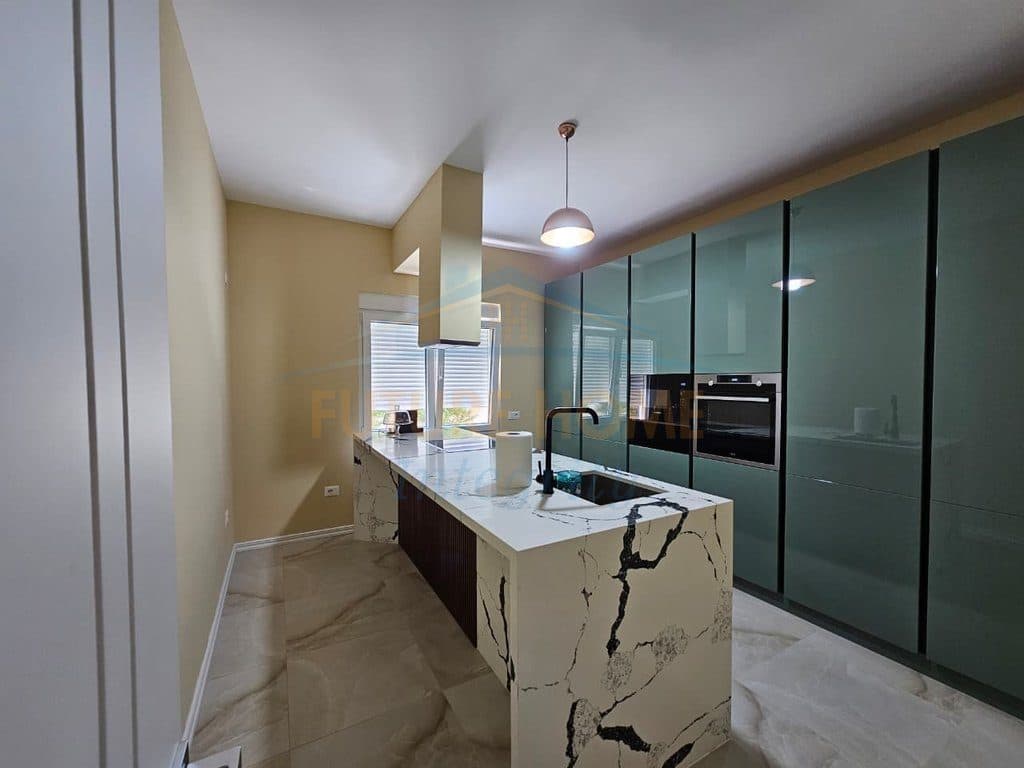 Qera, Apartament 2+1+2+Post Parkimi Pallati i Brigadave, Tiranë. 3
