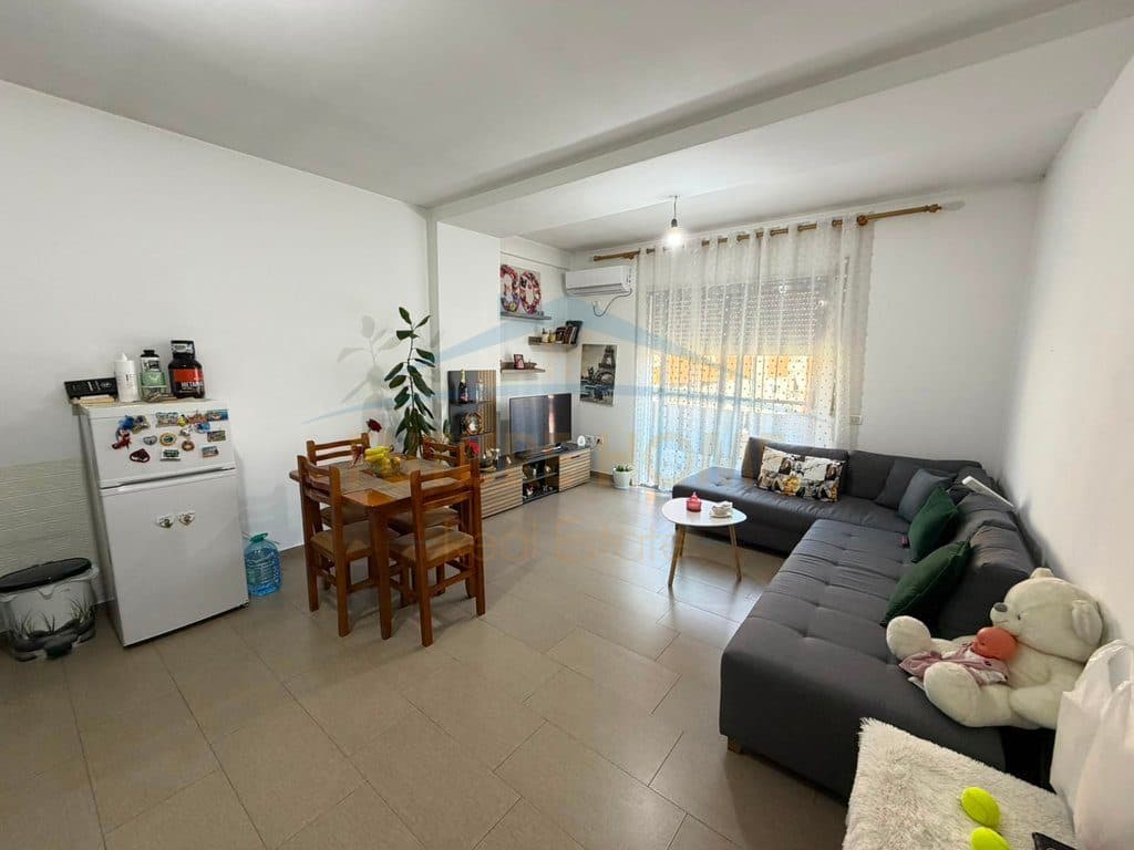 Shitet, Apartament 2+1+2, Unaza e Re, Tiranë 2