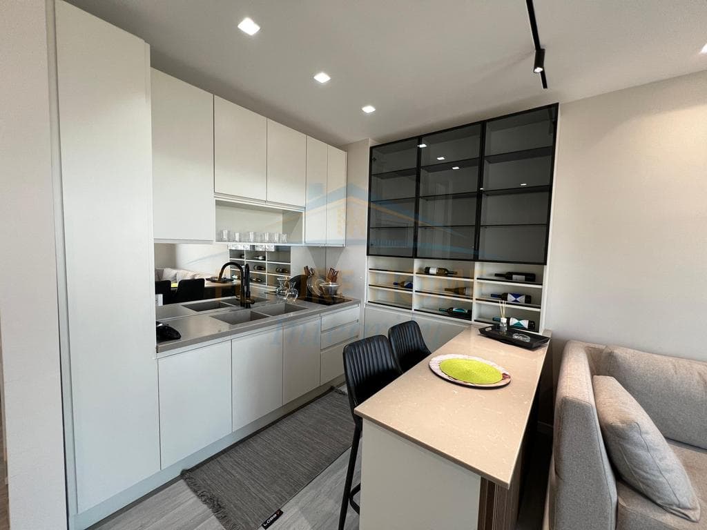 Shitet, Apartament 1+1+Verandë+Garderobë, Sauk, Tiranë. 3