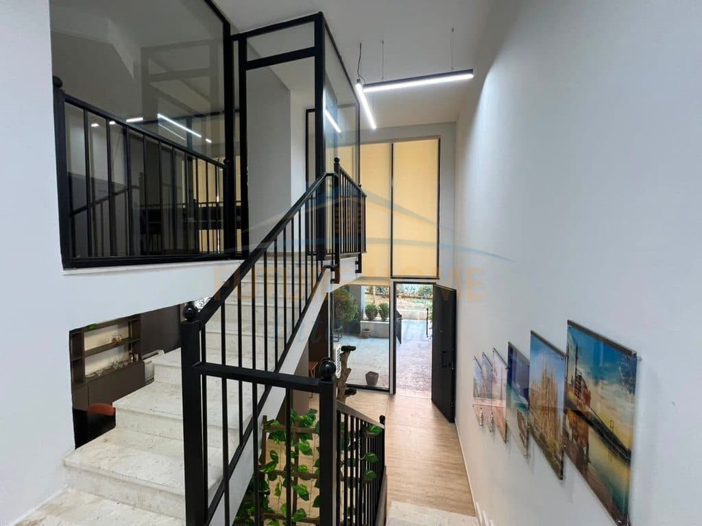 Qera, Ambient duplex për Zyra, Pazari i Ri, Tiranë. 3