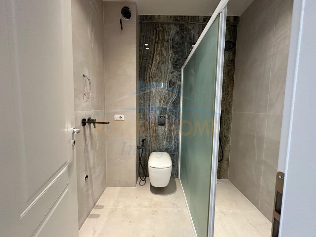 Shitet, Apartament 3+1+2+Garazh, Pallati i Brigadave, Tiranë.