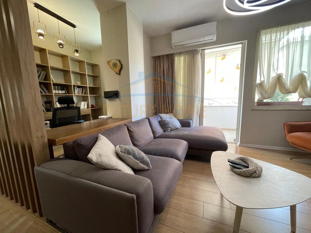Qera, Apartament 2+1, Tregu Elektrik, Tiranë 800 €