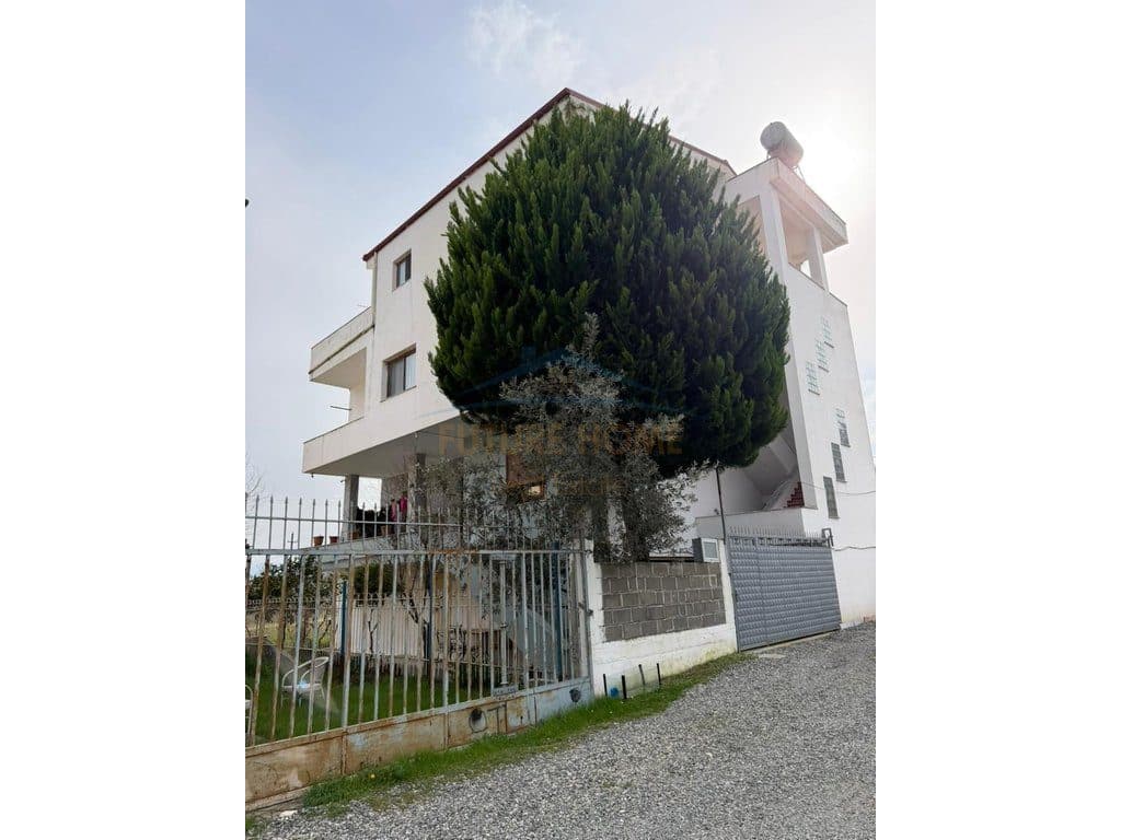 Shitet, Vilë 3-Katëshe në Prush, Kombinat, Tiranë 2