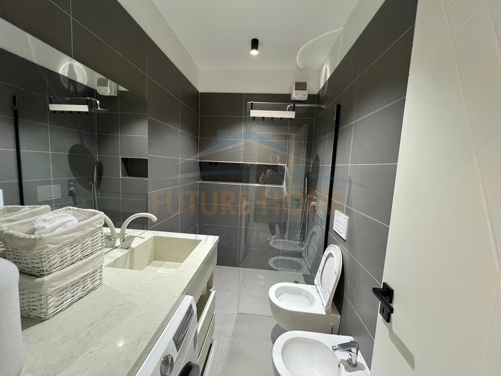 Shitet, Apartament 1+1+Verandë+Garderobë, Sauk, Tiranë.