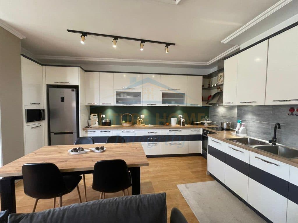 Shitet, Apartament 3+1+2, Fresk, Tiranë. 179,000 € 3