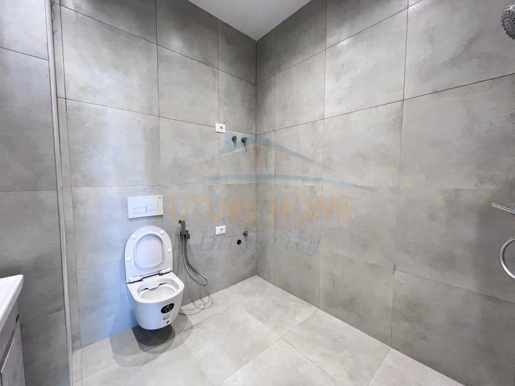 Shitet, Apartament 1+1+2 Ballkone, Porta Tirana e Re, Tiranë. 4