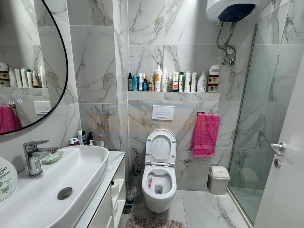 Shitet, Apartament 1+1+Verandë, Rruga e Dibrës, Tiranë. 2