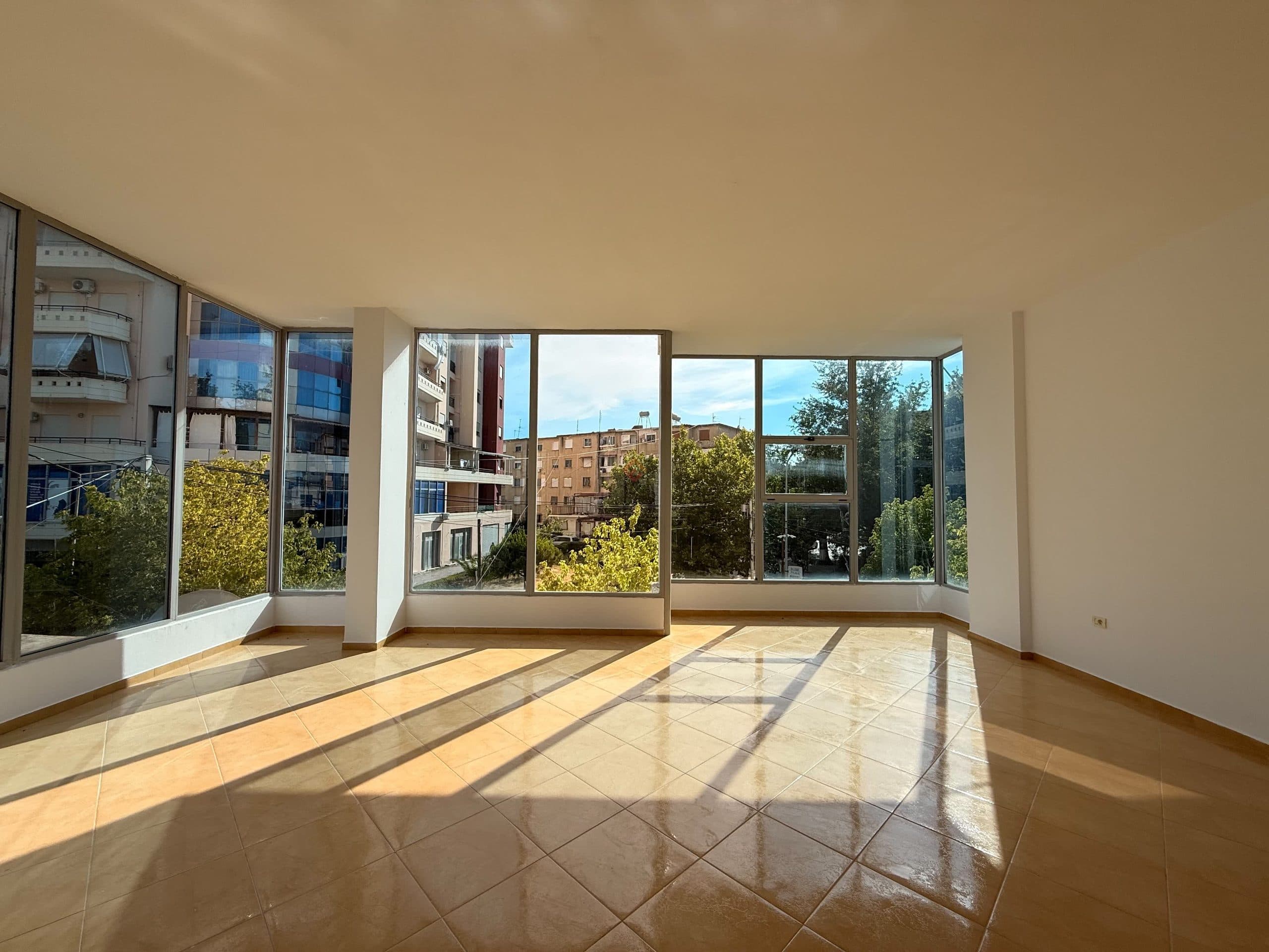 Tregtare, R1451, 165 m² 3