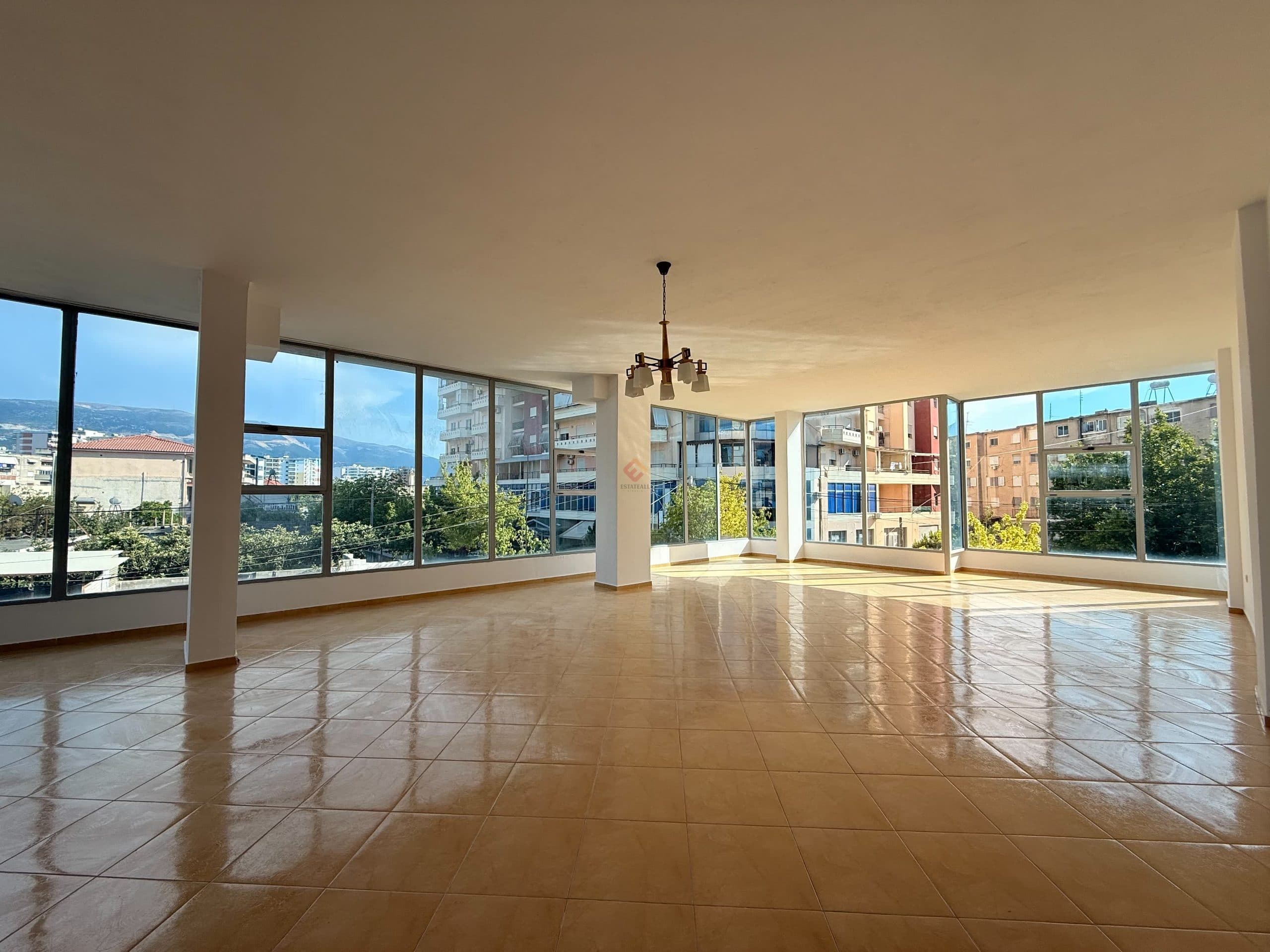 Tregtare, R1451, 165 m² 2