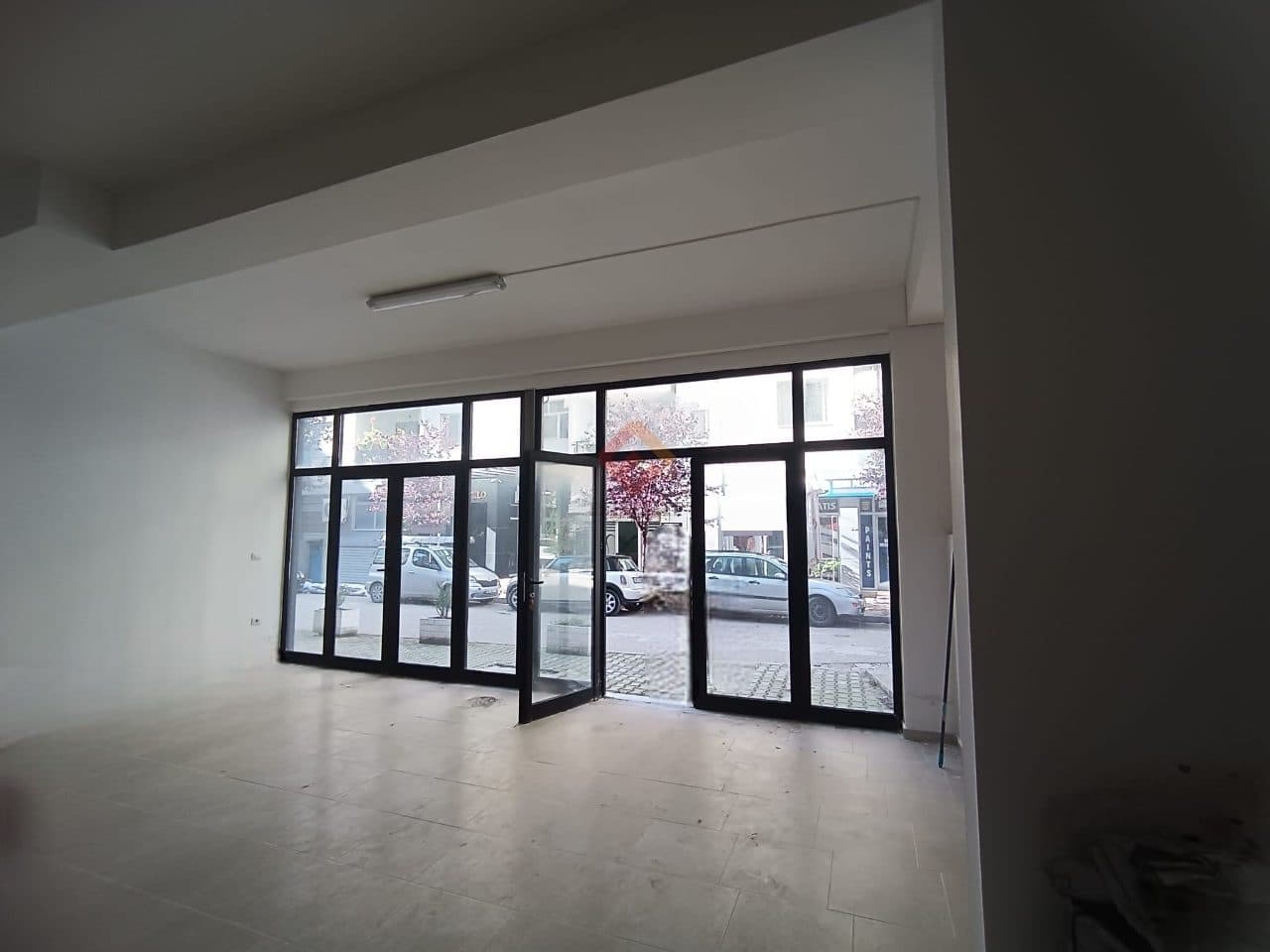 Tregtare, S1606, 245 m². 2