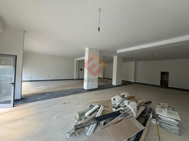 Tregtare, R1232, 470 m², 3 kat 3
