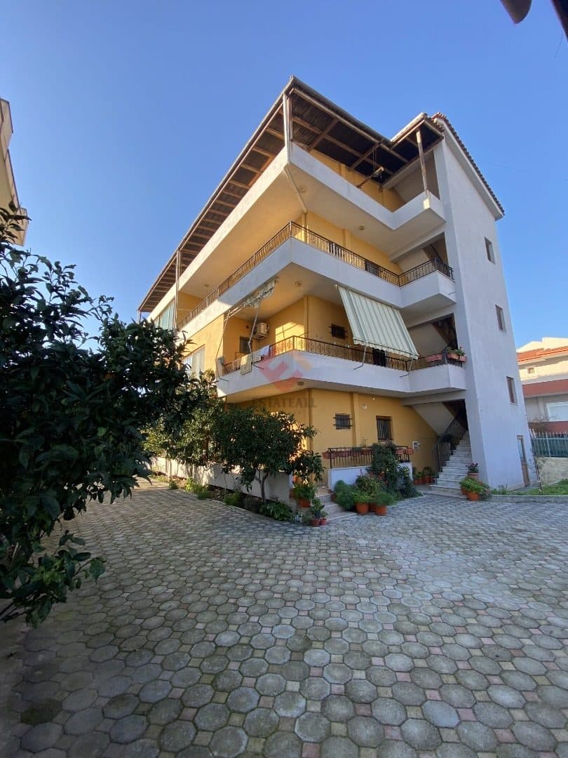 Vila, S1069, 992 m² 2