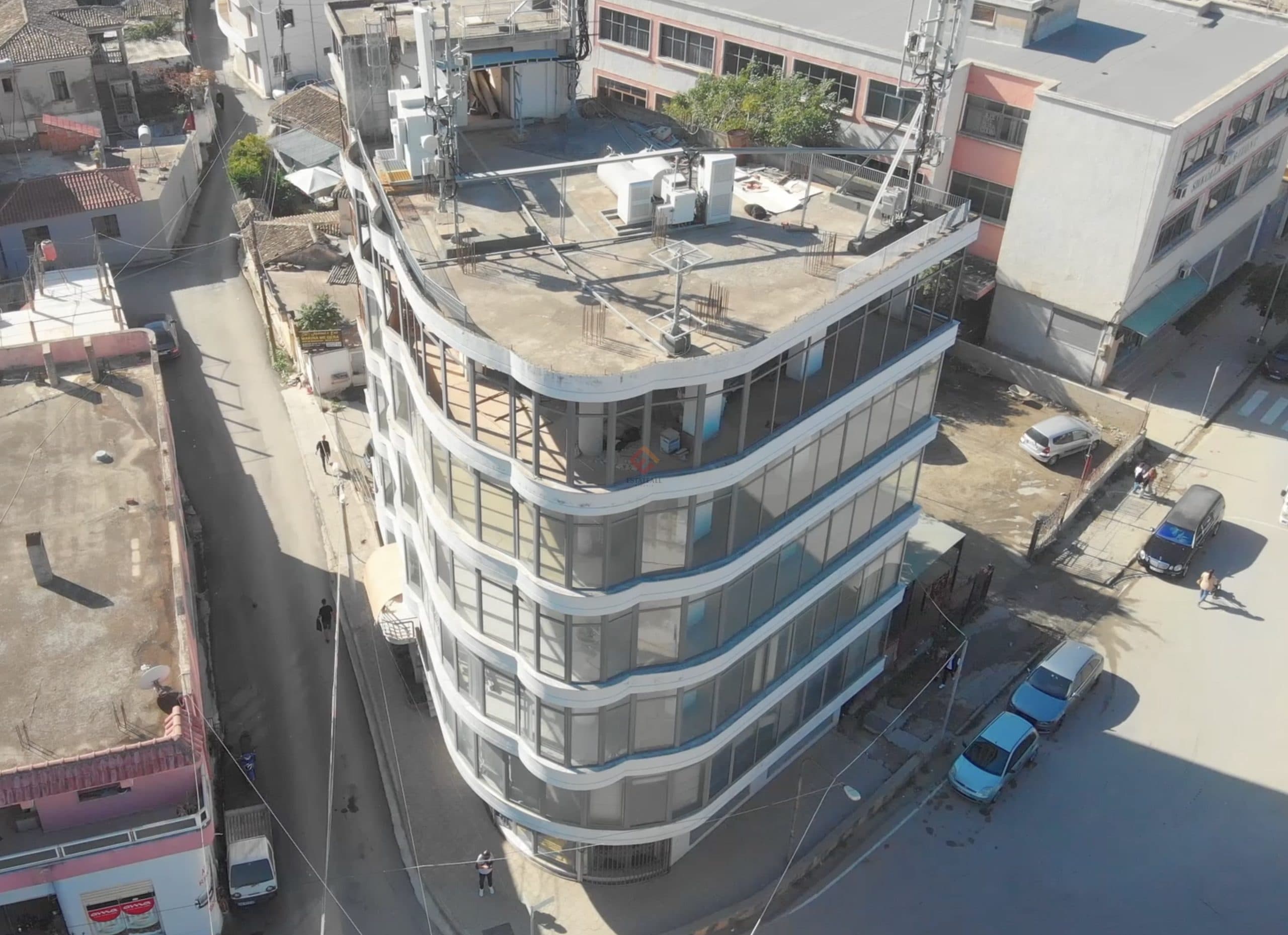 Tregtare, S1582, 888 m², 6 kat