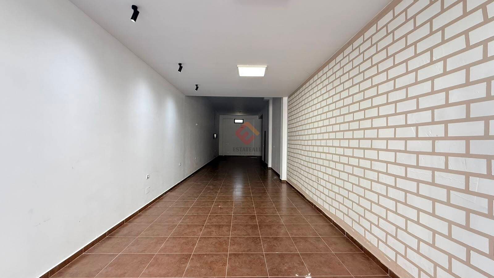 Tregtare, R1472, 90 m². 2