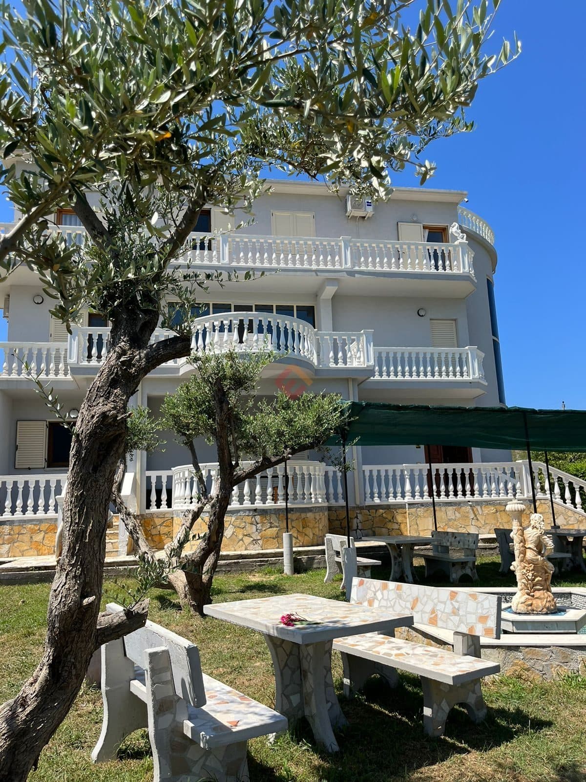 Villa, R1284, 500 m², 3 kat 3