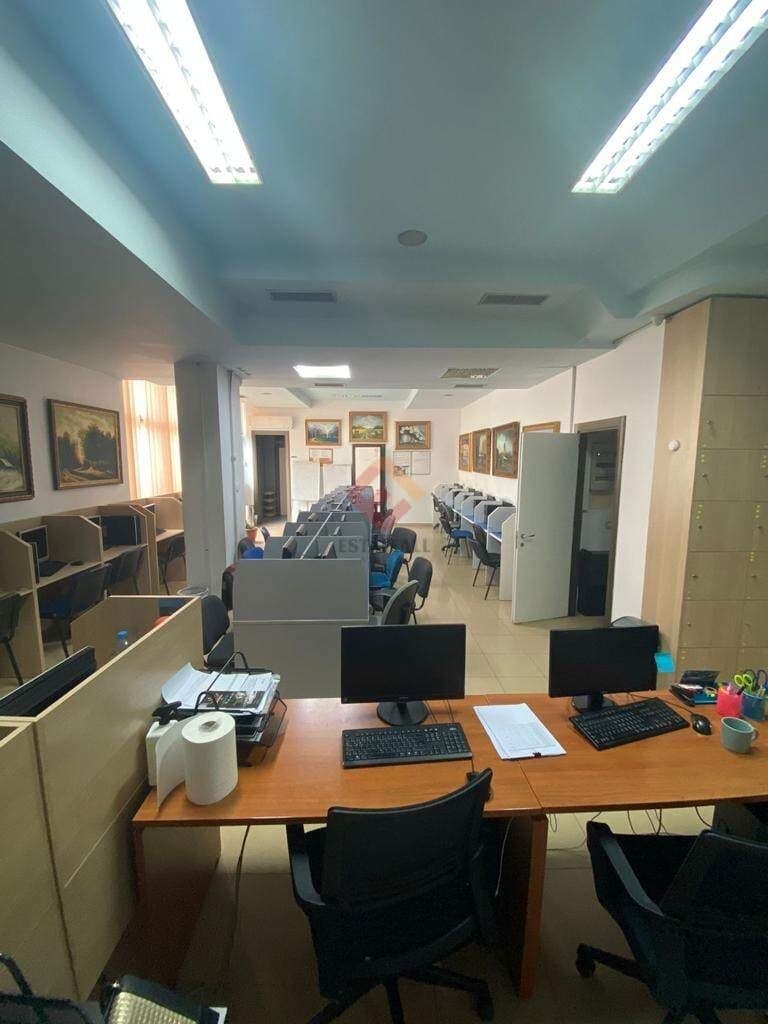 Tregtare, S1504, 216.5 m², kati 3 3