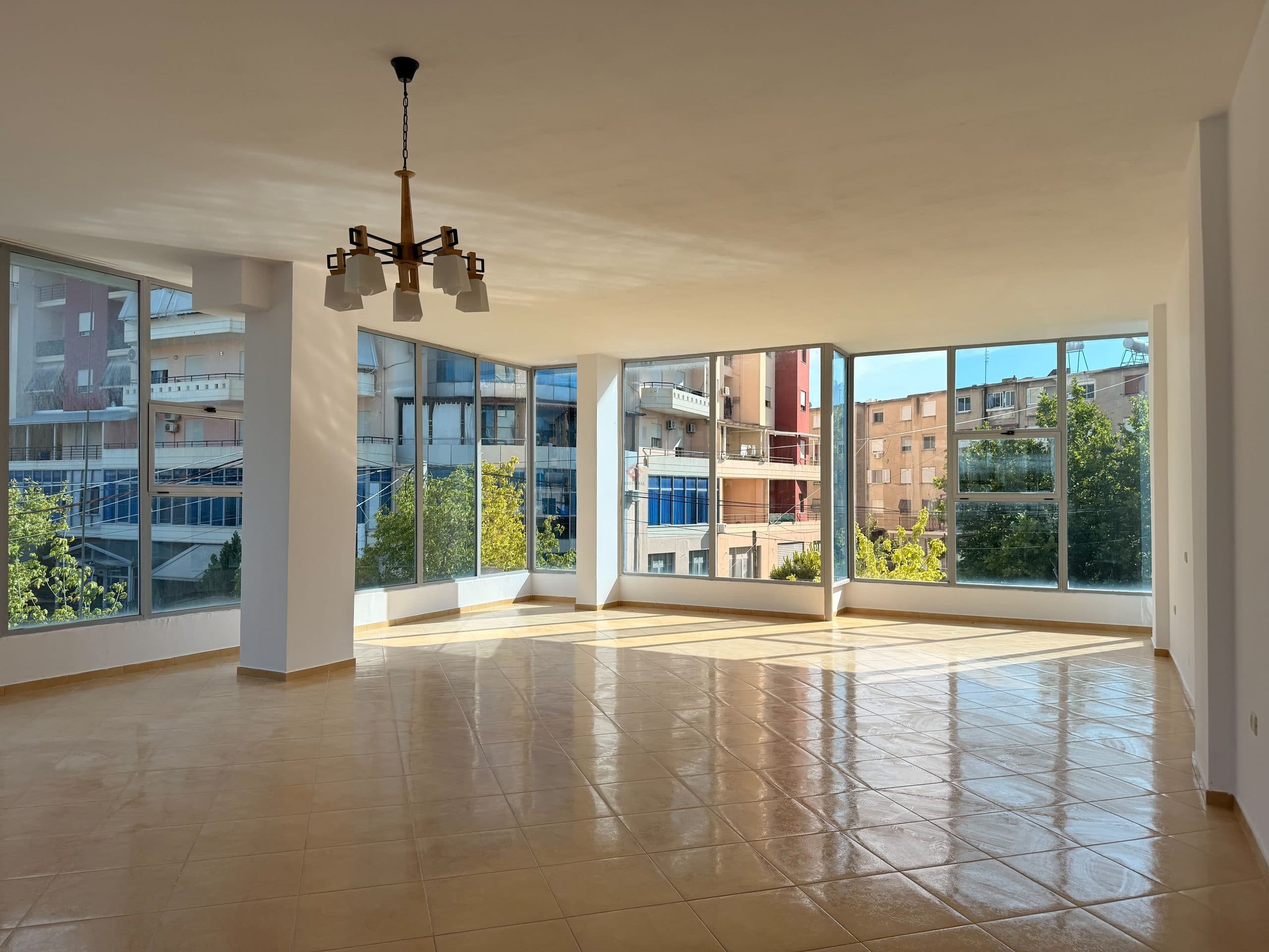 Tregtare, R1451, 165 m²