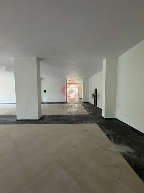 Tregtare, R1232, 470 m², 3 kat 4