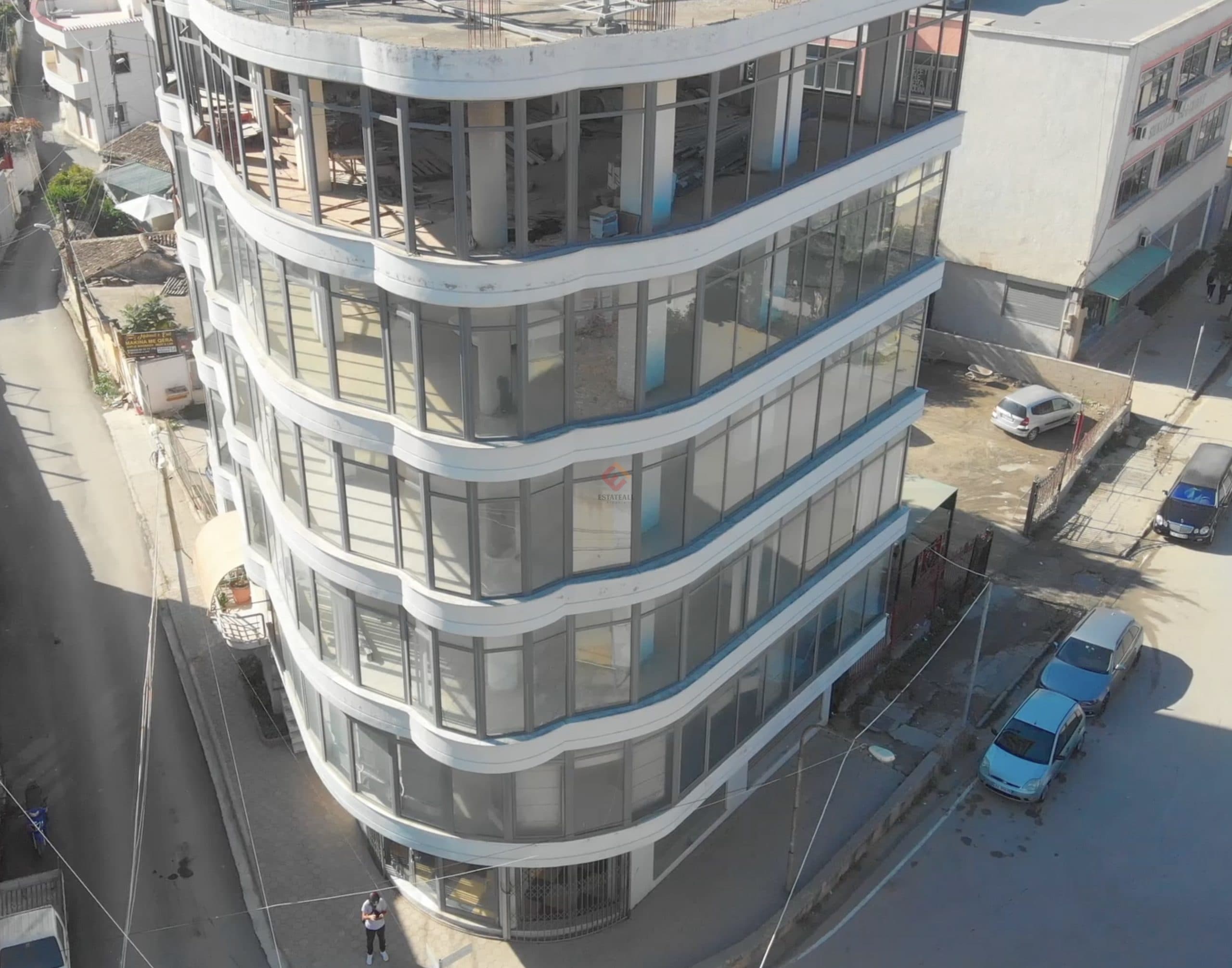 Tregtare, S1582, 888 m², 6 kat 4