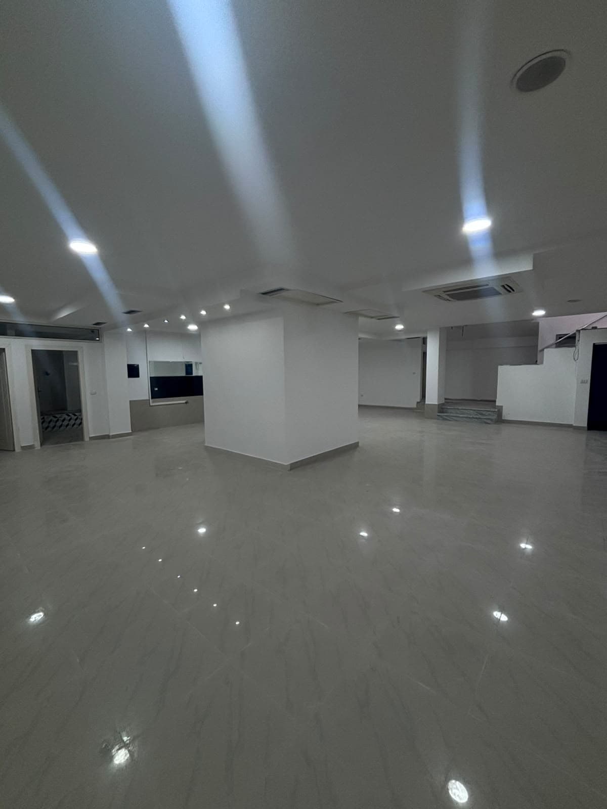 Ambient Komercial Me Qira në Stadiumi, Durrës.