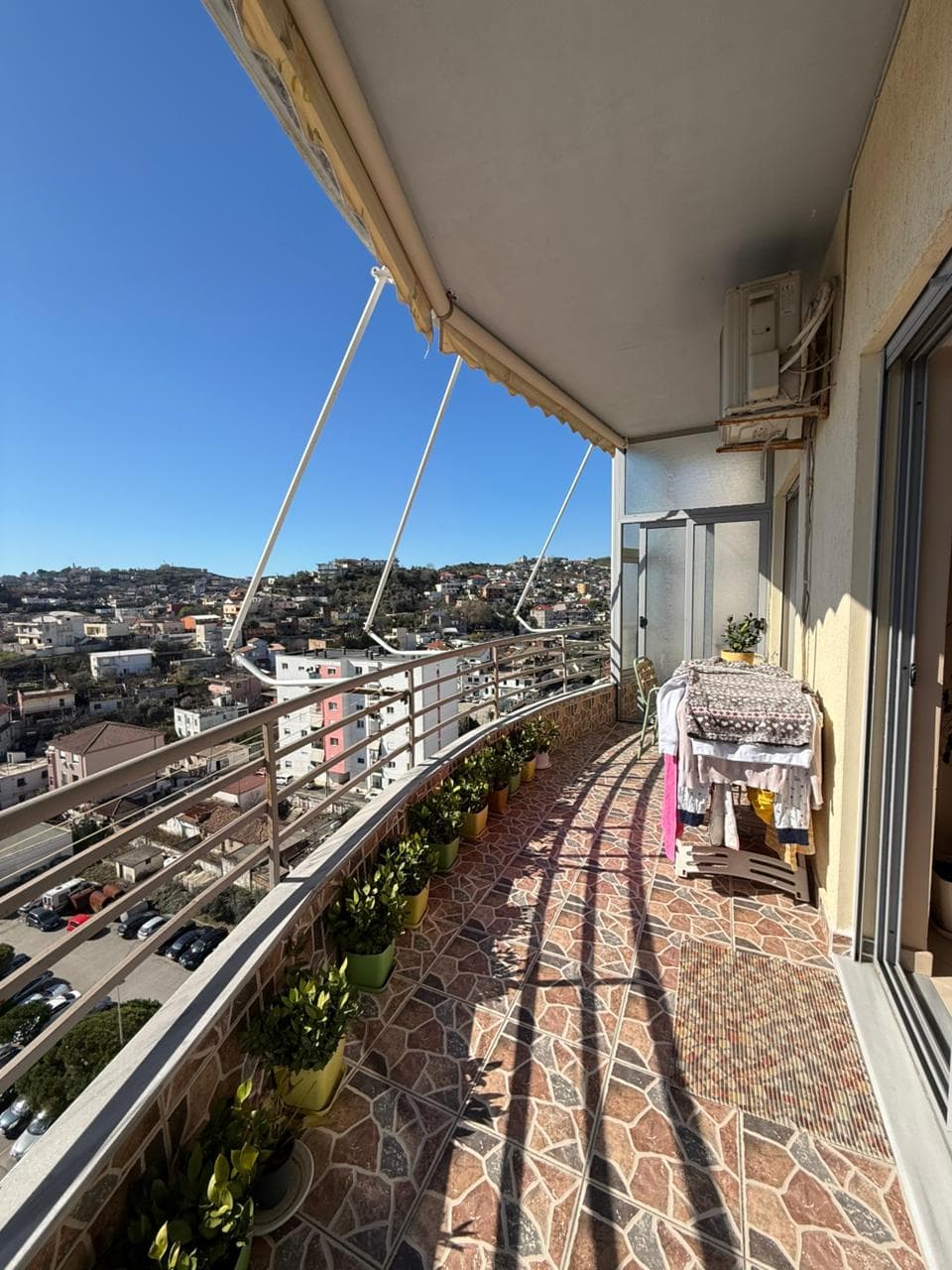JEPET ME QIRA APARTAMENT 2+1 – PRANË SPITALIT, DURRËS
