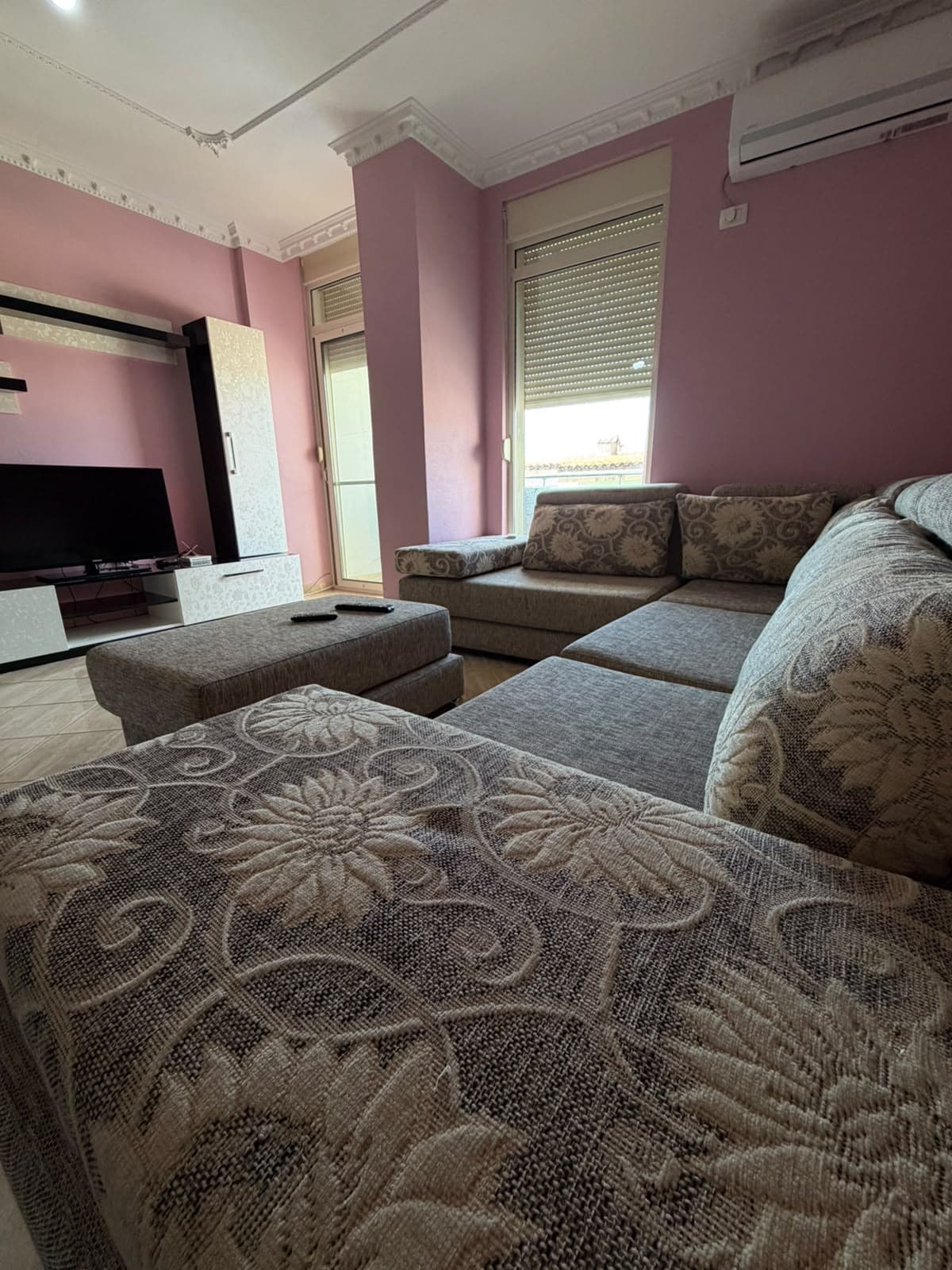 JEPET ME QIRA – APARTAMENT 1+1 NË VIJË TË PARË ME DETIN 🌊 2