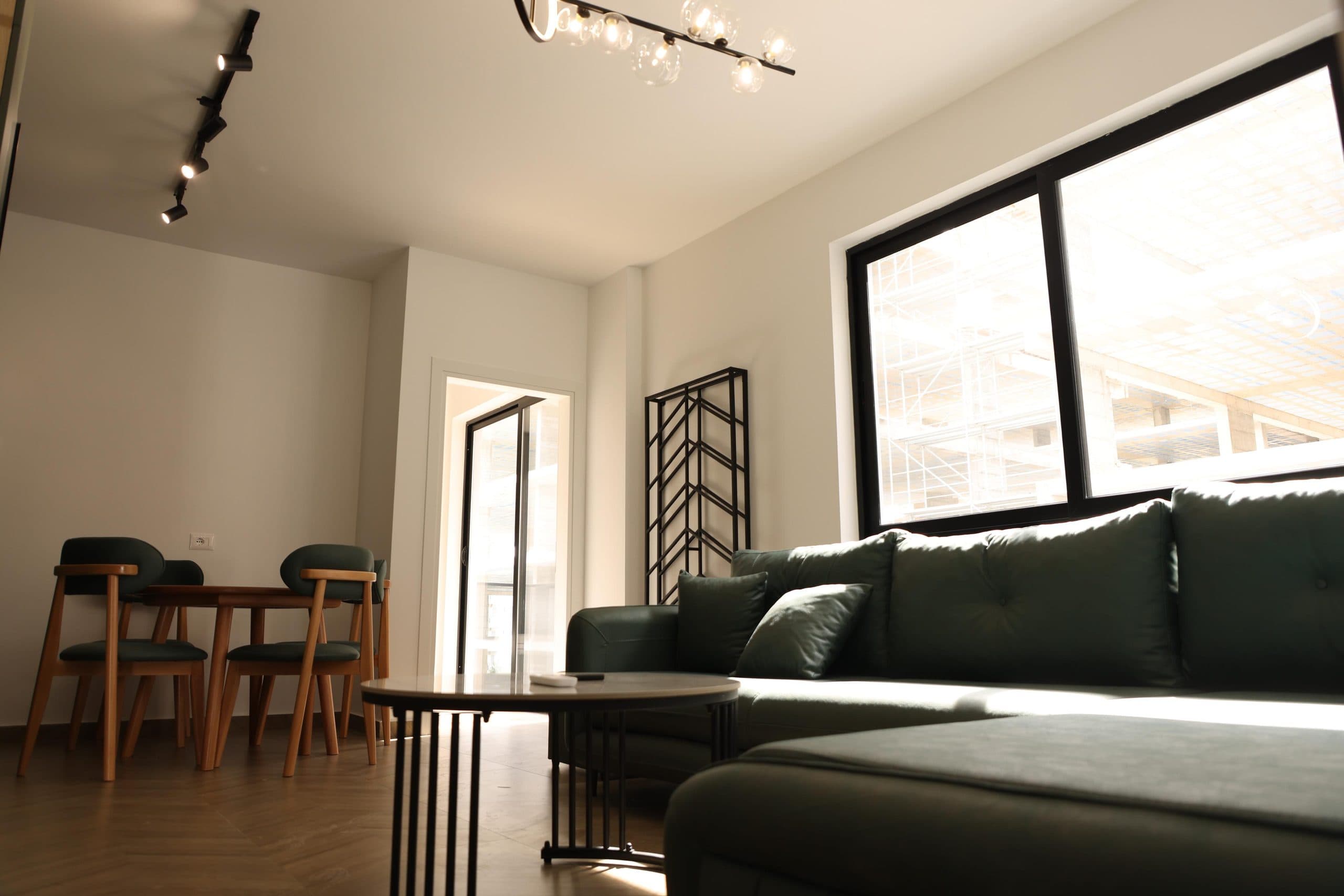 Apartament 2+1 për shitje në zonën prestigjioze të Malit të Robit — vetëm 250 metra nga deti. 2