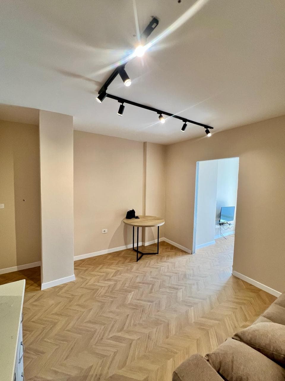 APARTAMENT 1+1 PËR SHITJE – SHKËMBI I KAVAJËS! 3