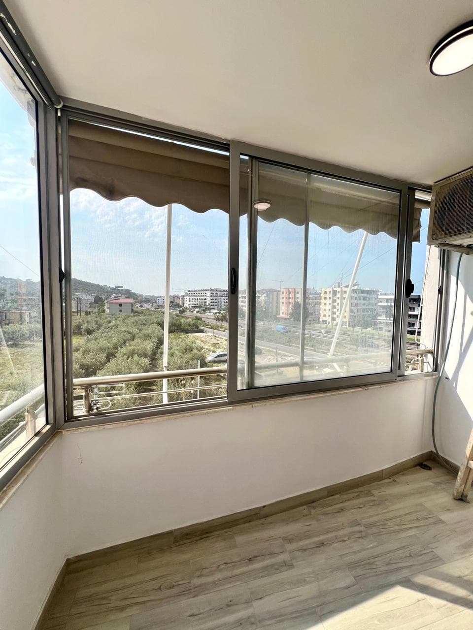 APARTAMENT 1+1 PËR SHITJE – SHKËMBI I KAVAJËS!