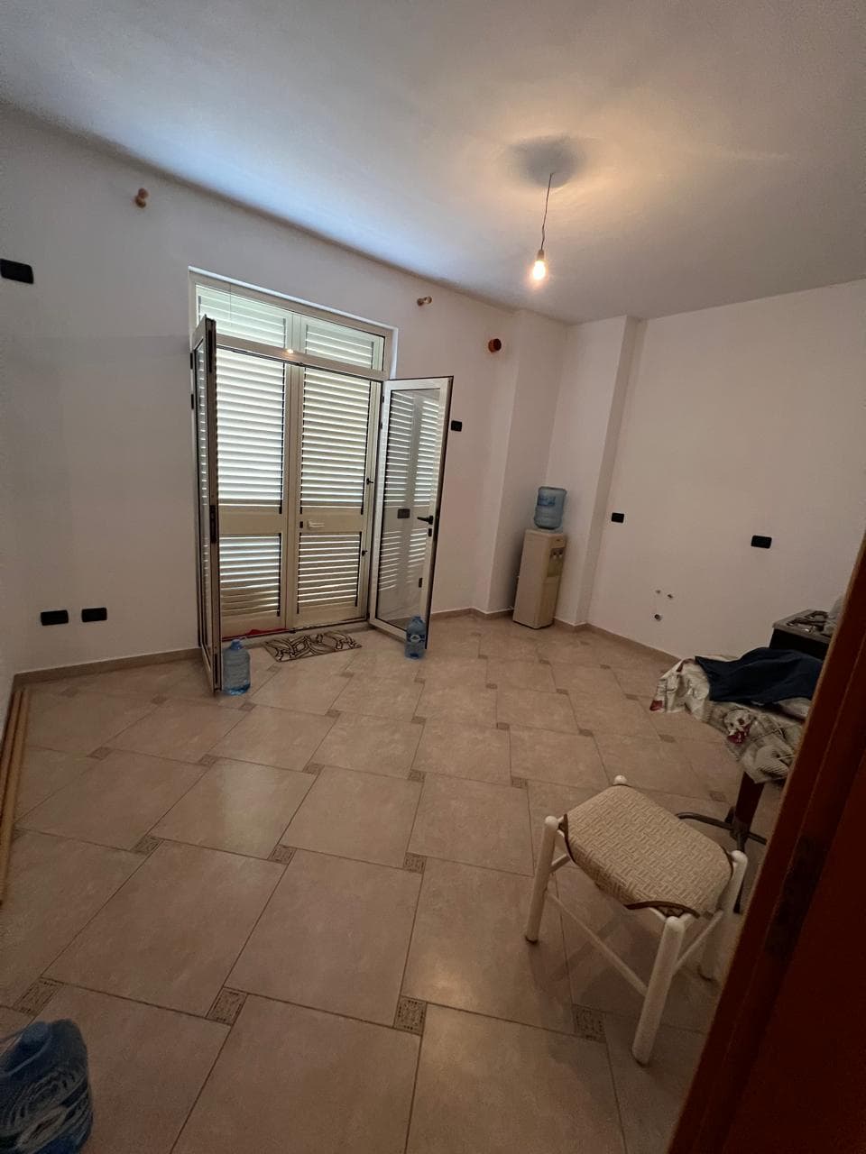 APARTAMENT 3+1+2 PËR SHITJE – PRANË GJYKATËS, DURRËS! 2