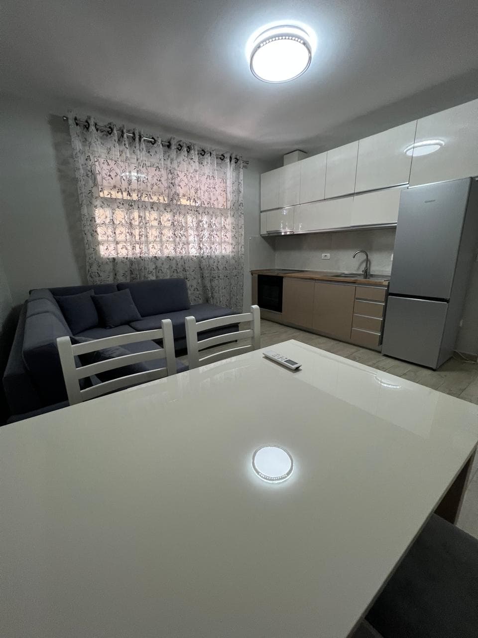 JEPET ME QERA APARTAMENT 2+1 ME KUZHINË TË VEÇUAR, QENDER,DURRES! 3