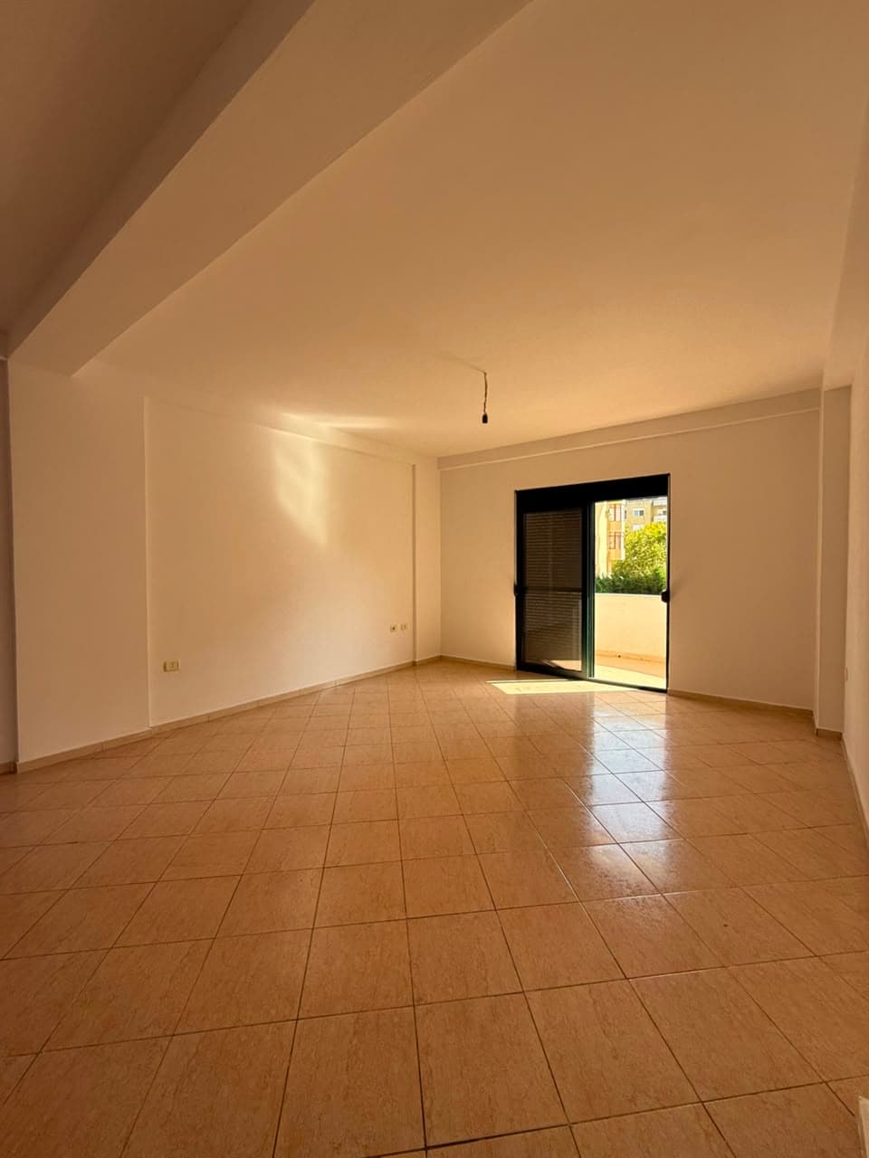 Apartament 2+1 per Shitje+ 2 Poste Parkimi në Plazh Teuta, Durrës! 2