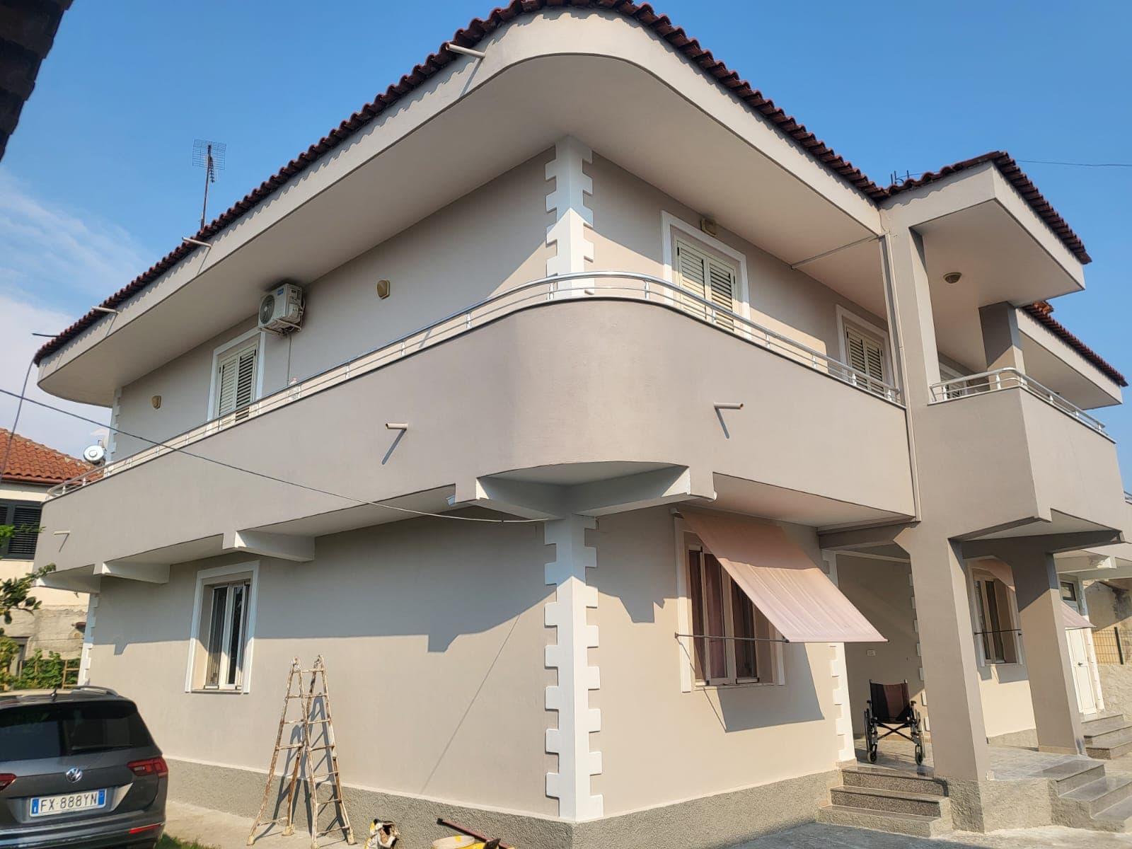Vilë 2-Katëshe për Shitje në Plazh – Pranë Kompleksit Kasa 2
