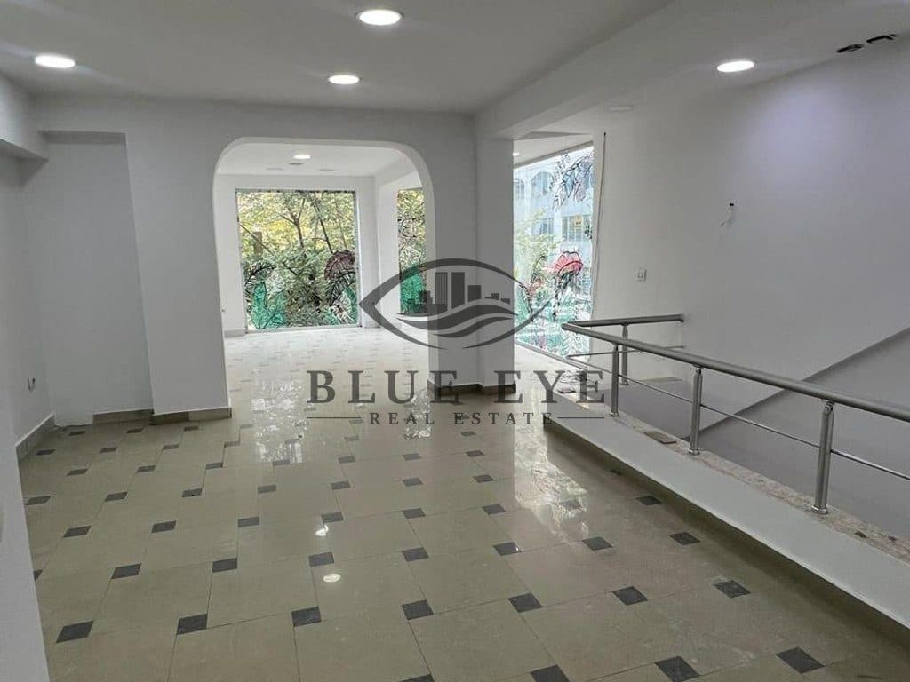 Ambient Komercial Me Qira në Pallati I Sporteve, Durrës 3
