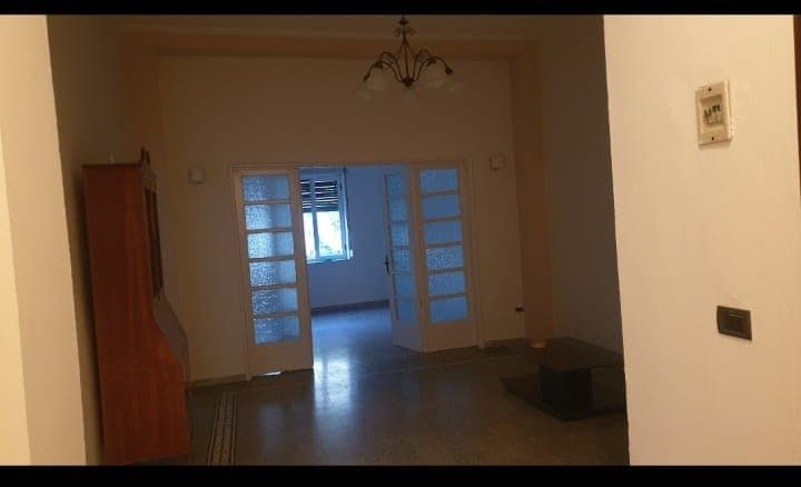 Ofrohet me Qira Shtëpi 4+1 pranë Gjykatës! 2
