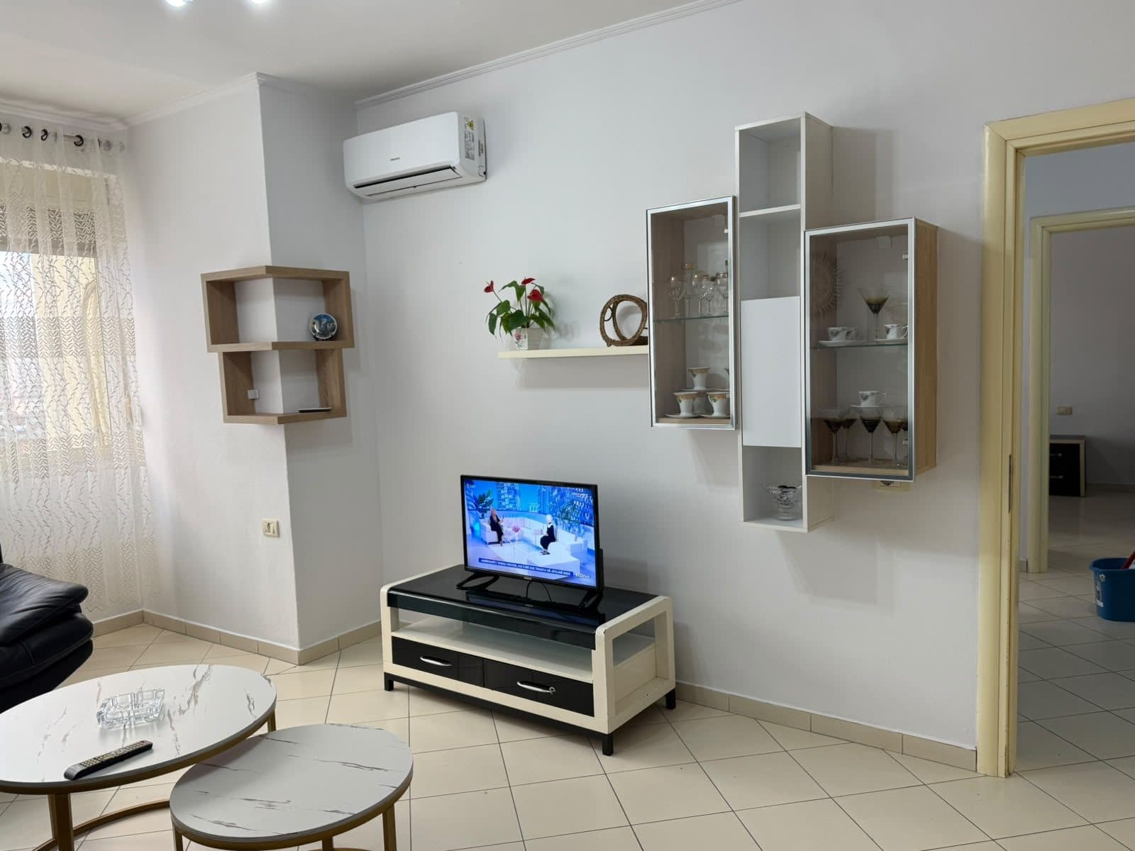 JEPET ME QIRA APARTAMENT 2+1 – PRANË KAZAZIT!