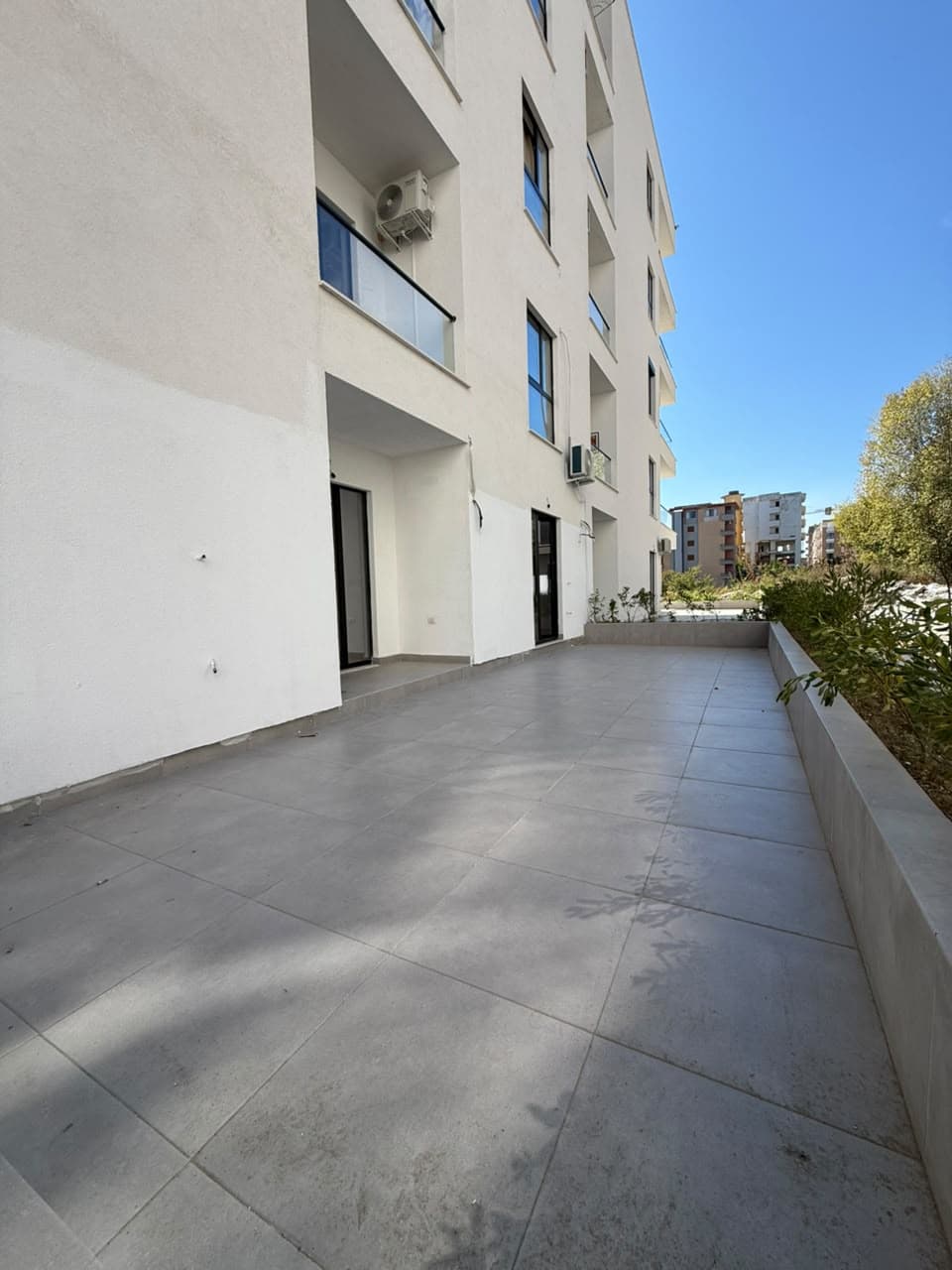 2 GARSONIERE + VERANDË PËR SHITJE – MALI I ROBIT 3