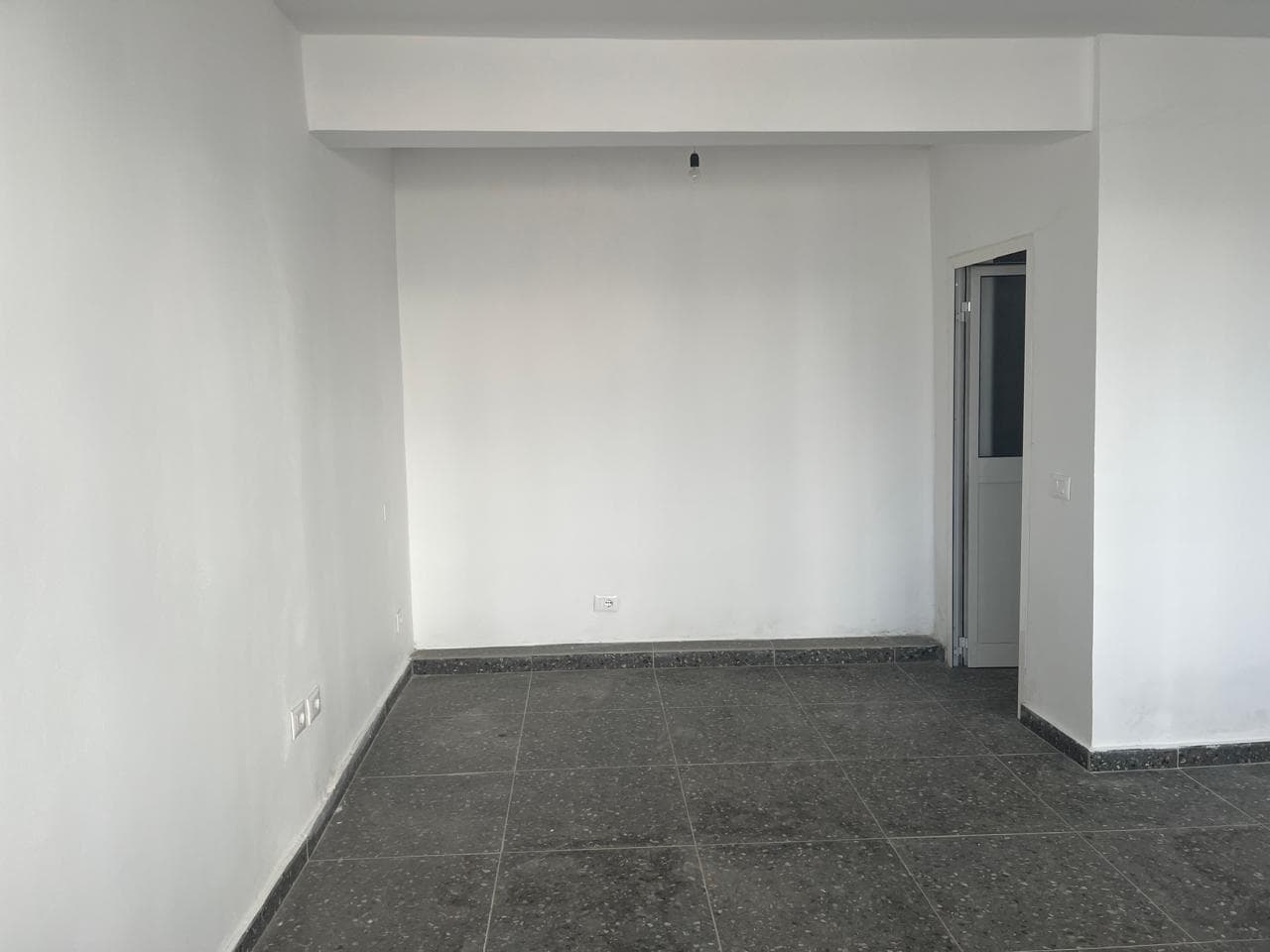 AMBIENT BIZNESI ME QIRA – PRANË SPITALIT, DURRËS!