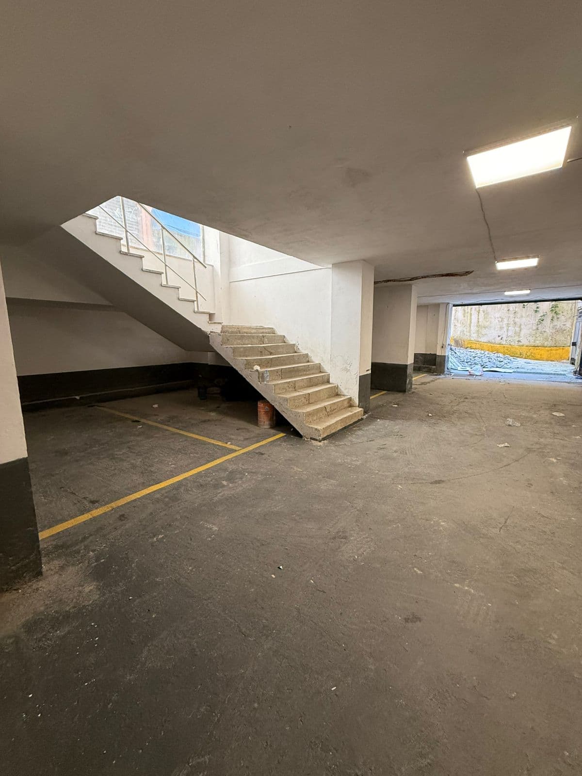 Shiten 8 Poste Parkimi në Rruga Mujo Ulqinaku, Durrës 4