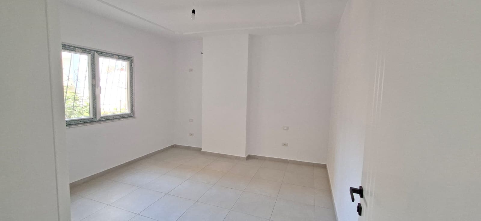 Shitet Apartament 3+1+2 pranë Tregut të Vogël Industrial! 3