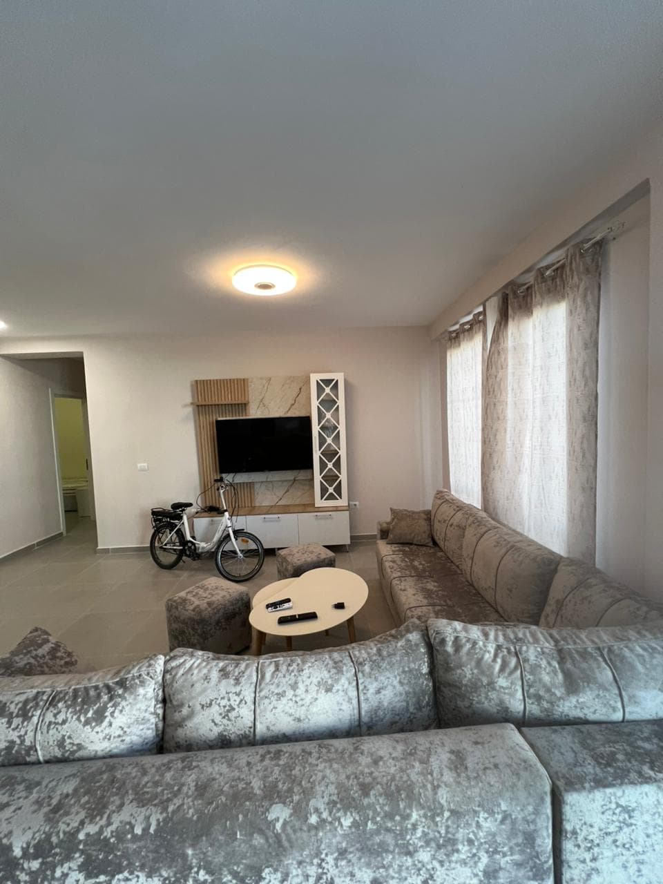 Apartament 3+1 kati 0 me Oborr ,me Qira prane univesiteti, Durrës ! 3