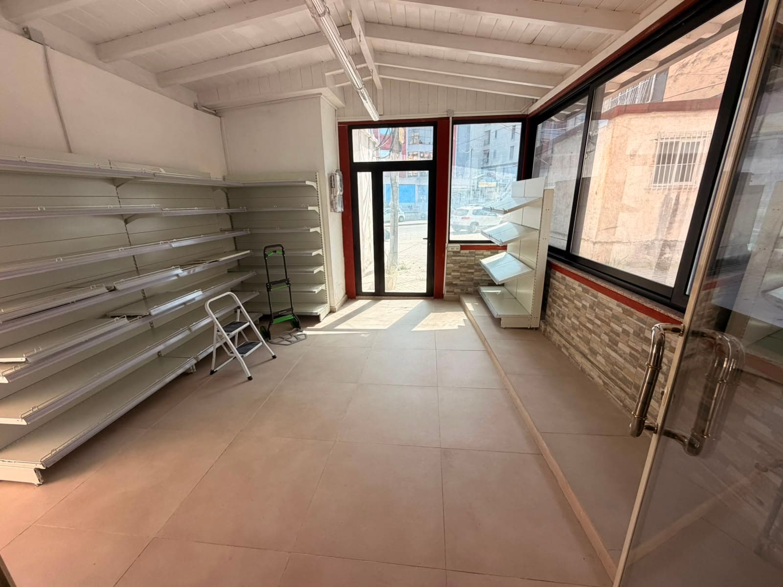 Minimarket me Qera – Afer Ish URT, Durrës! 4