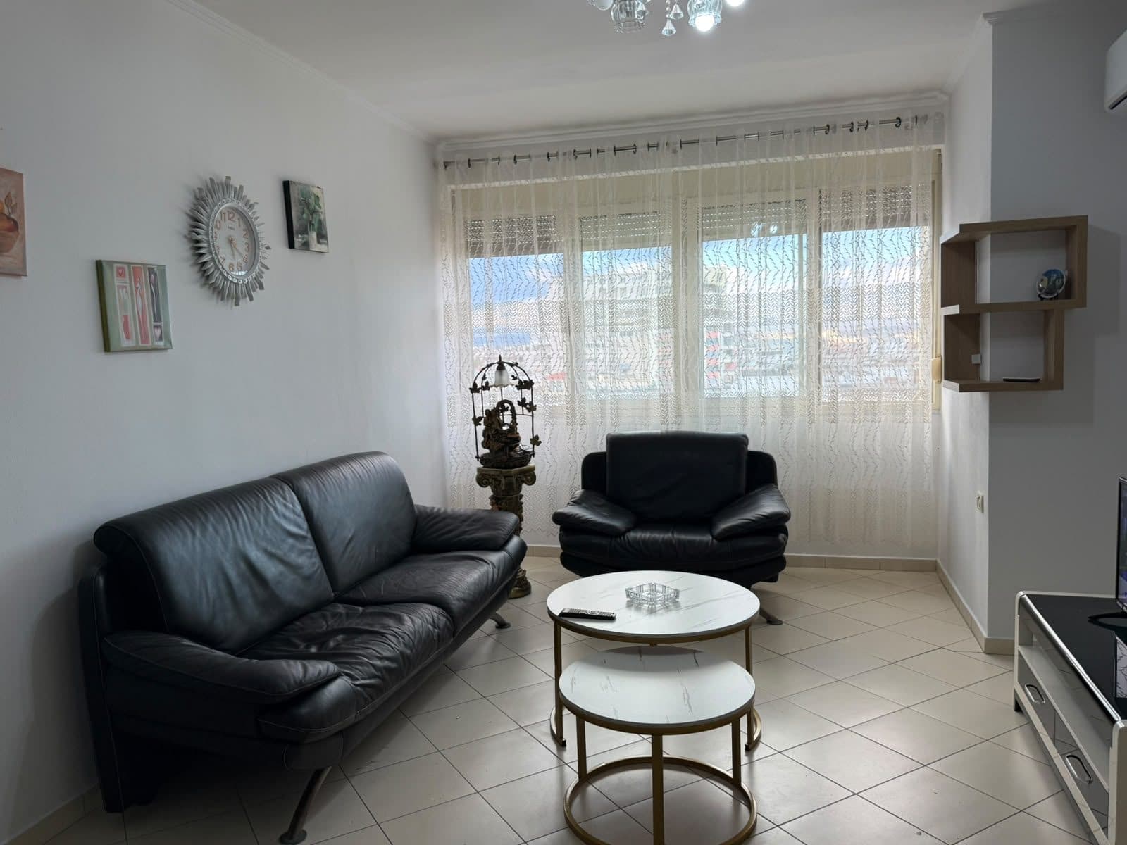 JEPET ME QIRA APARTAMENT 2+1 – PRANË KAZAZIT! 2
