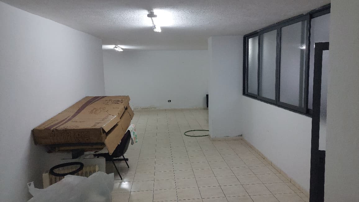 Zyrë\ Magazine Me Qira në Bulevard, Durrës! 2
