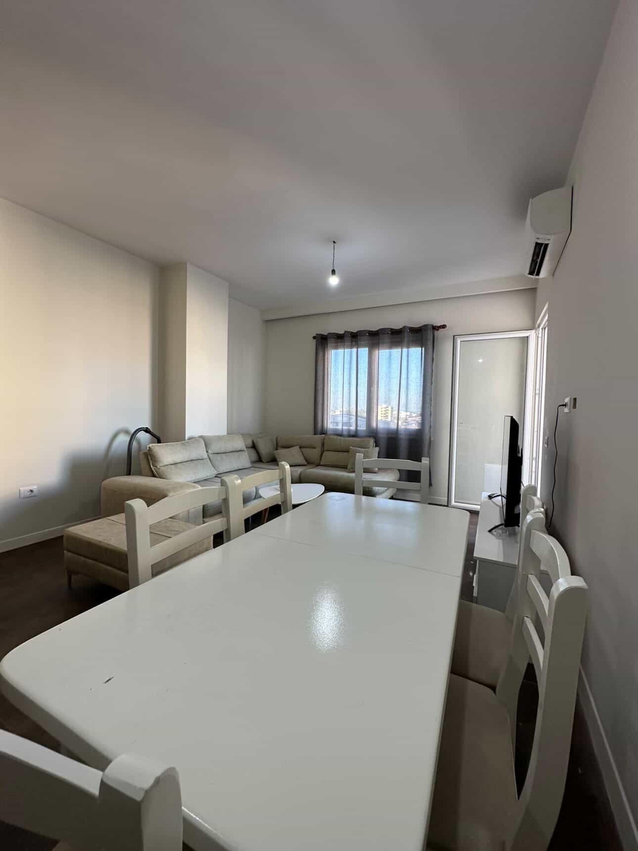 Apartament 1+1 Për Shitje në Durrës Plazh Stacioni i Parë 3