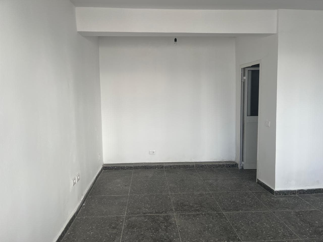 AMBIENT BIZNESI ME QIRA – PRANË SPITALIT, DURRËS! 3