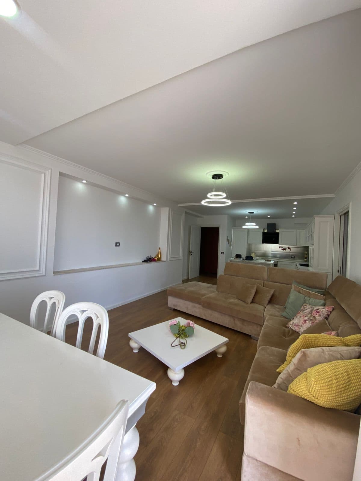 APARTAMENT 3+1 PËR SHITJE – ISH URT, DURRËS