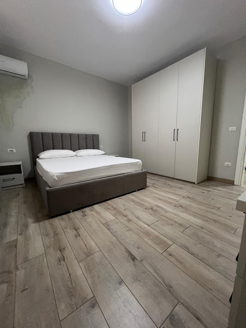 JEPET ME QERA APARTAMENT 2+1 ME KUZHINË TË VEÇUAR, QENDER,DURRES! 4