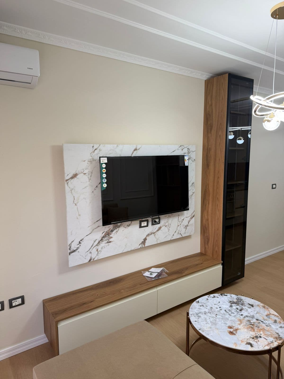 SHITET APARTAMENT 1+1 PRANË MAJESTIC,SHKEMBI I KAVAJES! 2